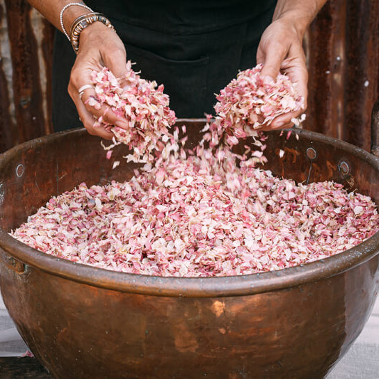 Traditional and Contemporary Ways to Incorporate Confetti into Your Wedding Day