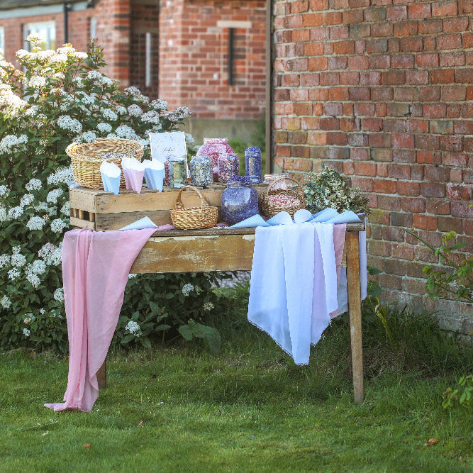 2025 Wedding Confetti and Dried Flower Trends