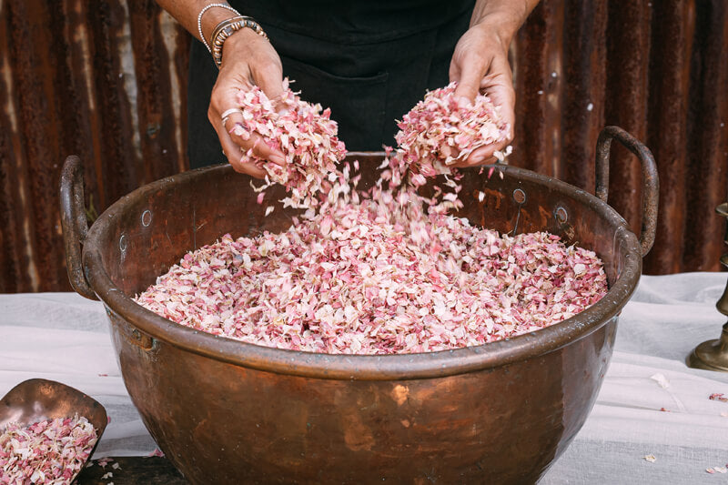 Traditional and Contemporary Ways to Incorporate Confetti into Your Wedding Day