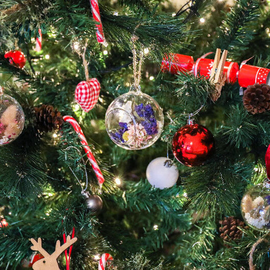 How to Create Dried Flower Christmas Tree Baubles