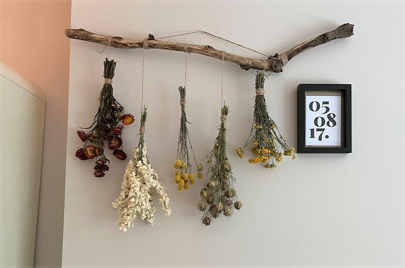 Easy DIY Dried Flower Wall Hanger